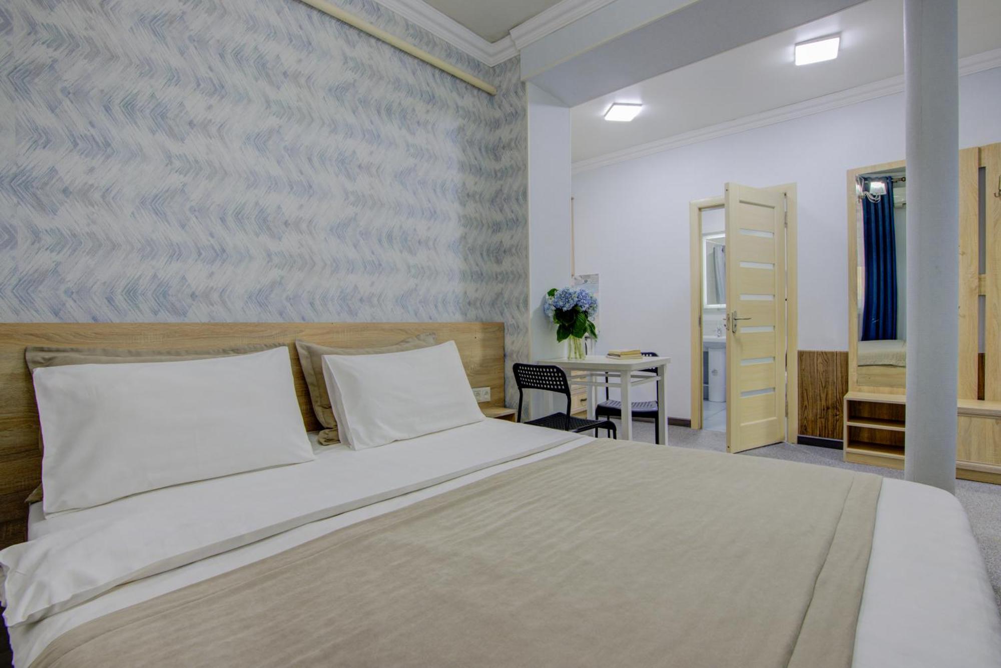Viva Hotel Biskek Kültér fotó